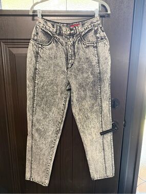 Vintage Bon Jour Women’s Straight Leg Acid-Wash Jeans - size 10
